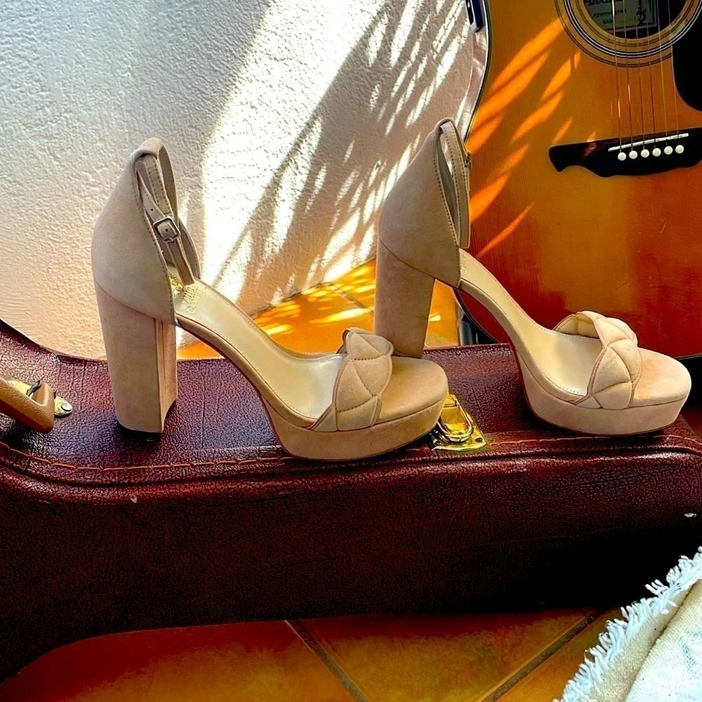 NWT Vince Camuto 5” Anklestrap Platforms in Vintage Nude Size 10‎ 1/2